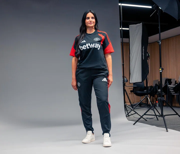 Eva Olid wearing United training kit on signing day