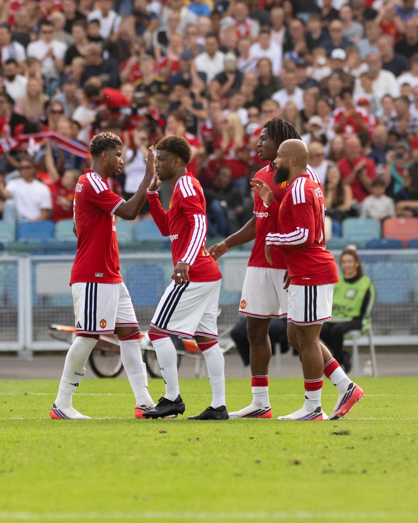Santos, Amad, Dorgu and Mbeumo celebrate the latter's goal v PSG | 8 August 2026
