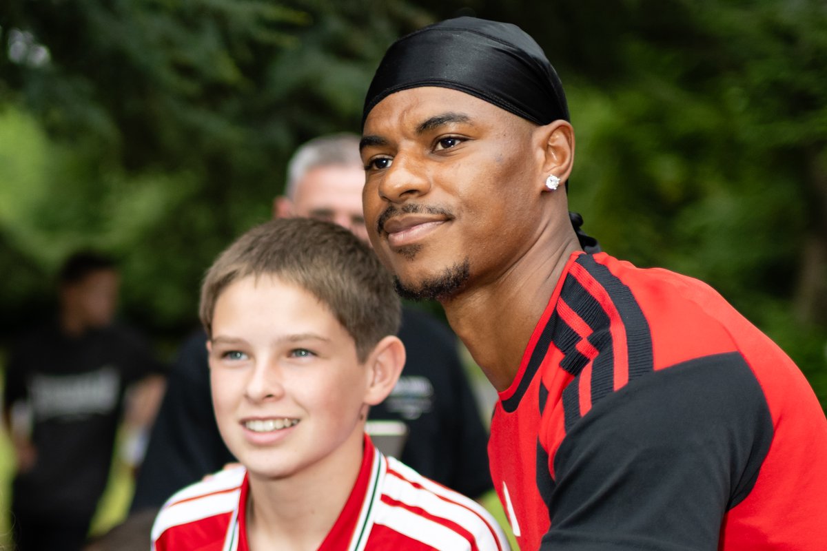 Nine Reds join squad in Ireland