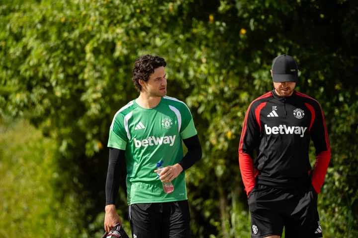 Senne Lammens and Jonny Evans