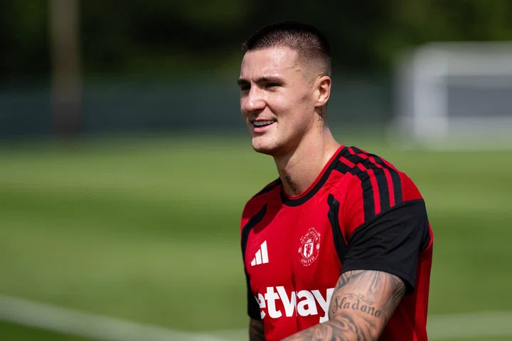 Benjamin Sesko in Betway training top