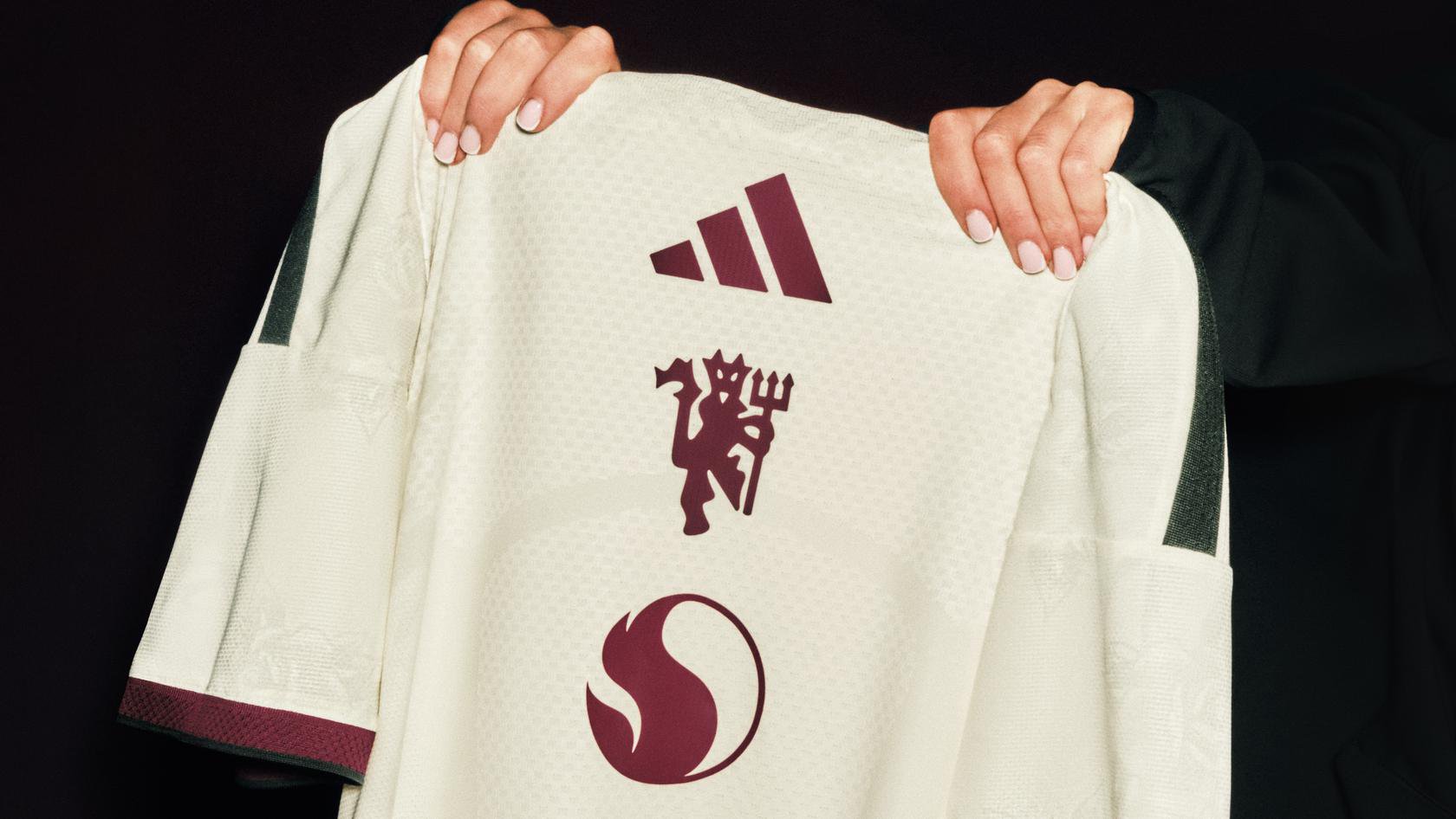 New Manchester United third kit held up