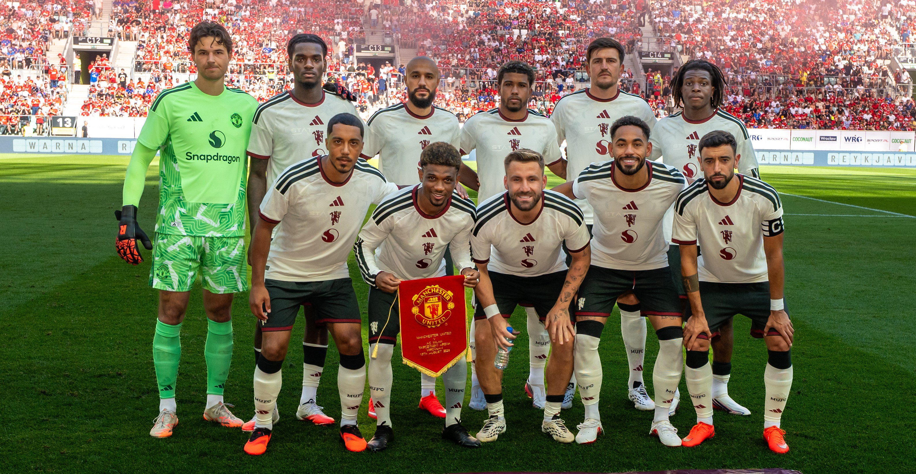 United team pic in new third kit before Milan friendly 