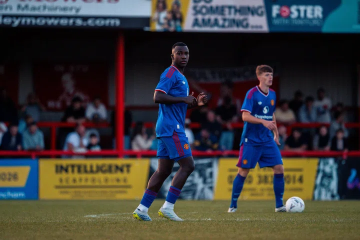 Cristian Orozco in action in blue kit