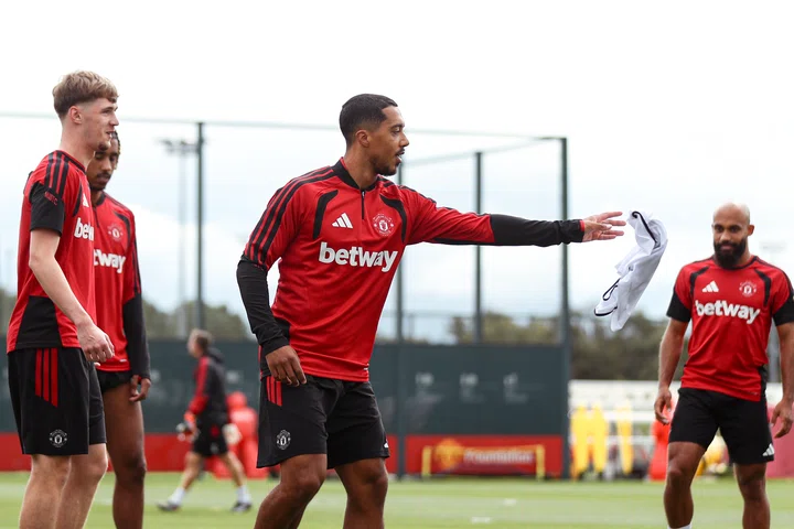 Youri Tielemans tosses his bid training before Hull 18 August