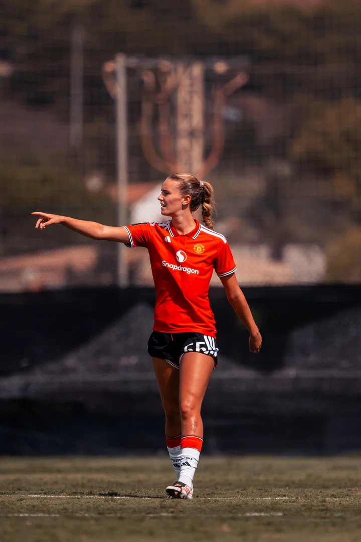 Lucy Newell pointing during Newcastle friendly in La Manga