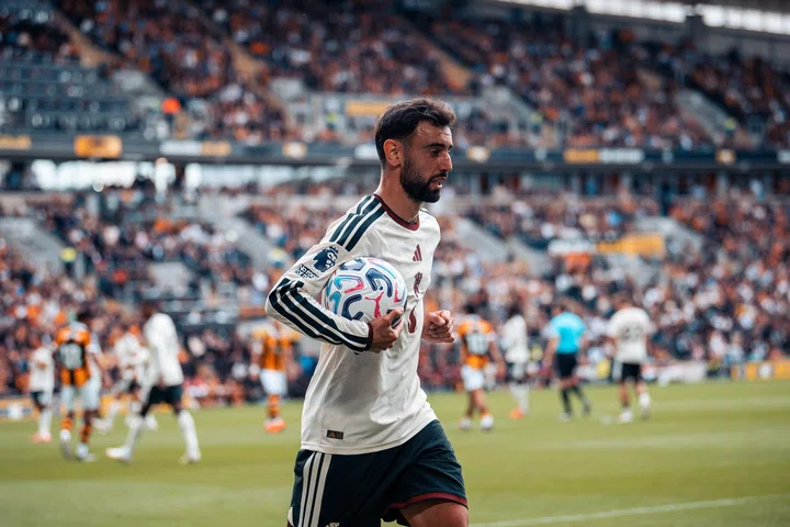 Bruno Fernandes takes a corner at Hull City | 22 August 2026
