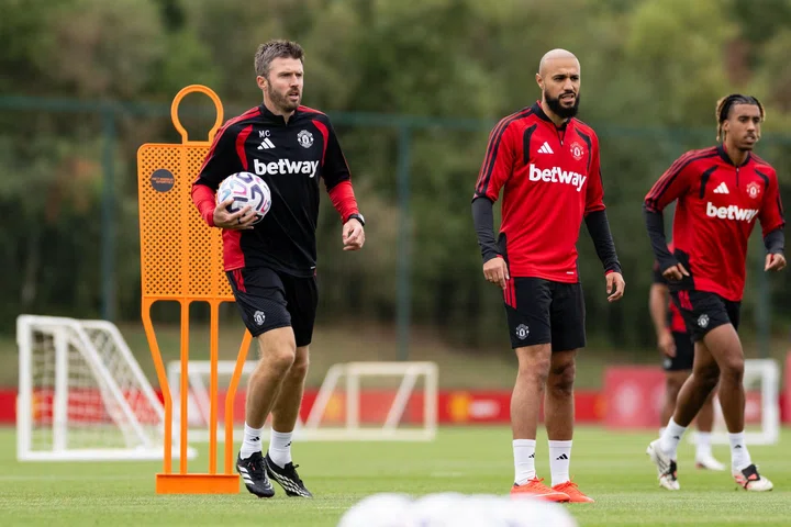 Michael Carrick involved at training before Ipswich visit 30 August