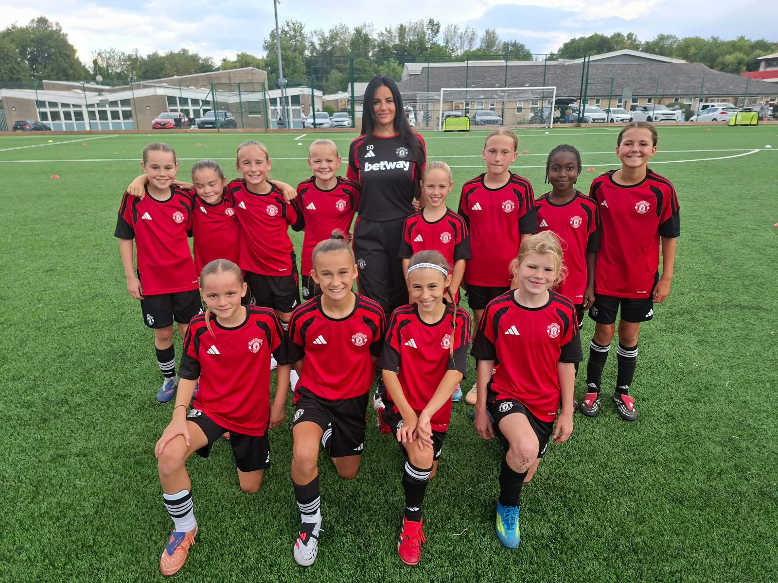 Eva Olid picture with young United team | August 2026