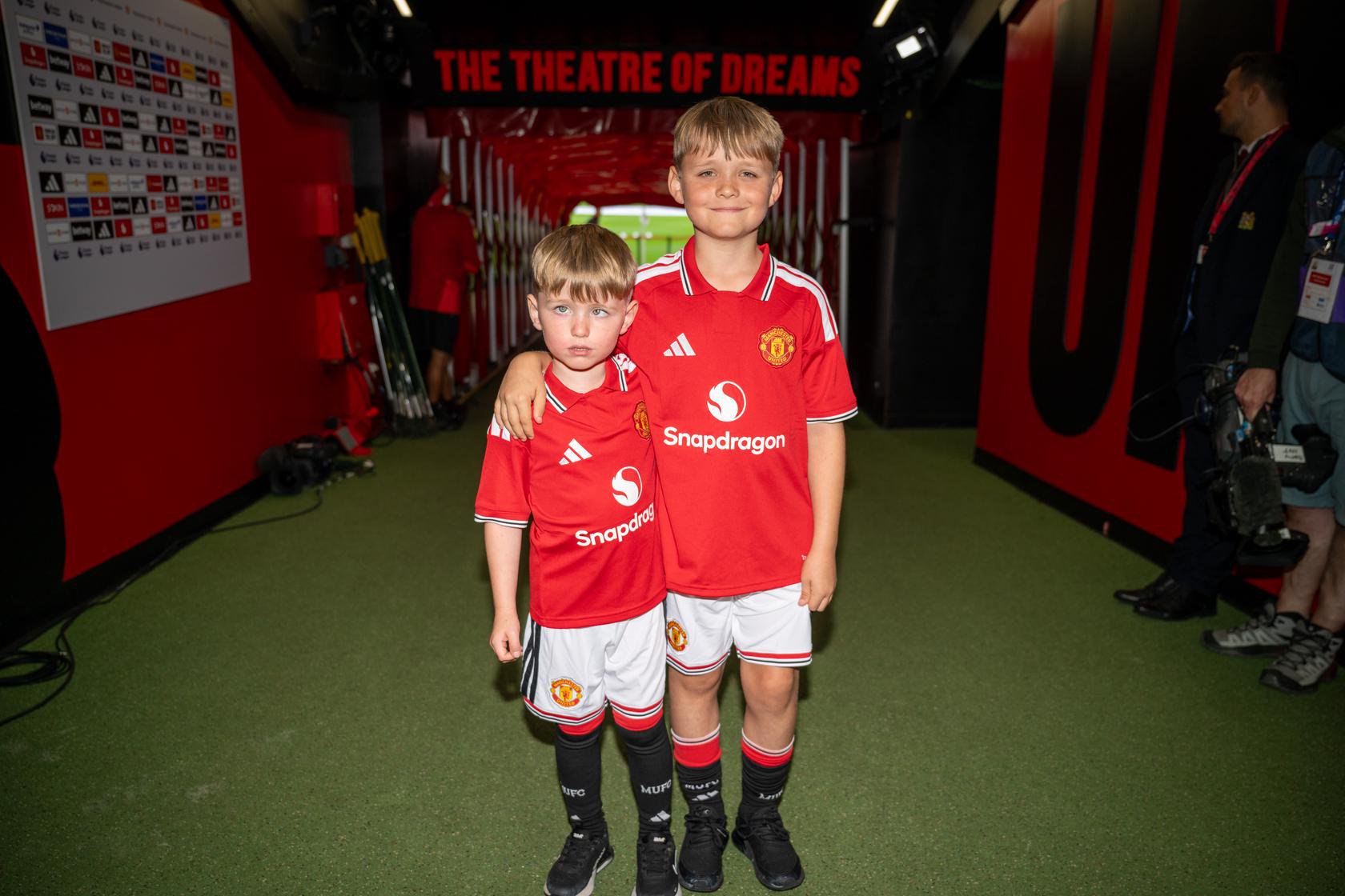 Mascots photo from tunnel before Man Utd v Ipswich