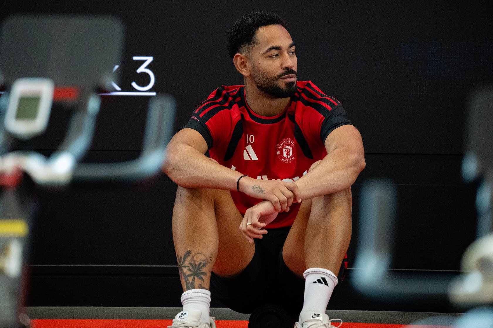 Matheus Cunha in red training top