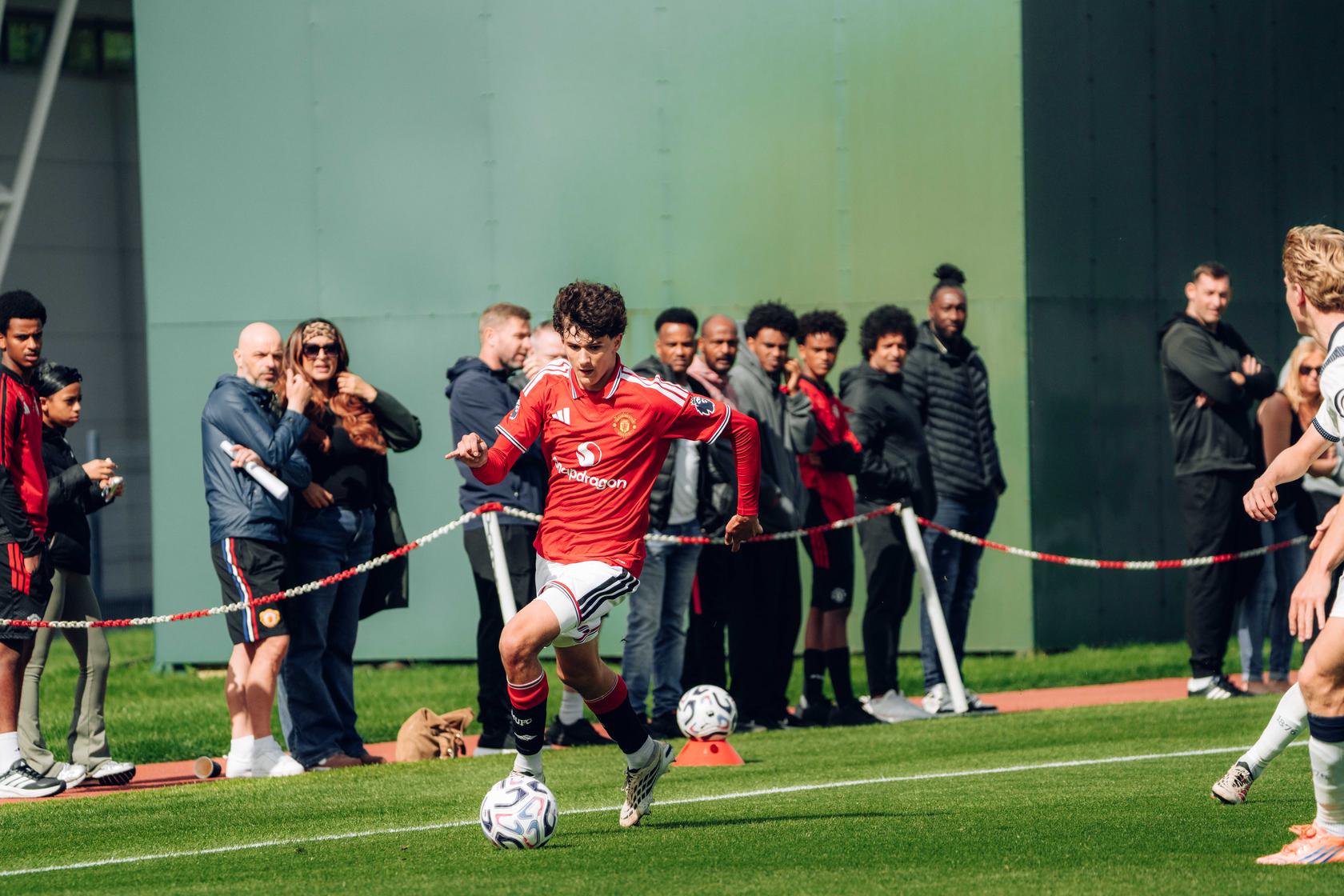 Jaume Camacho running down the wing