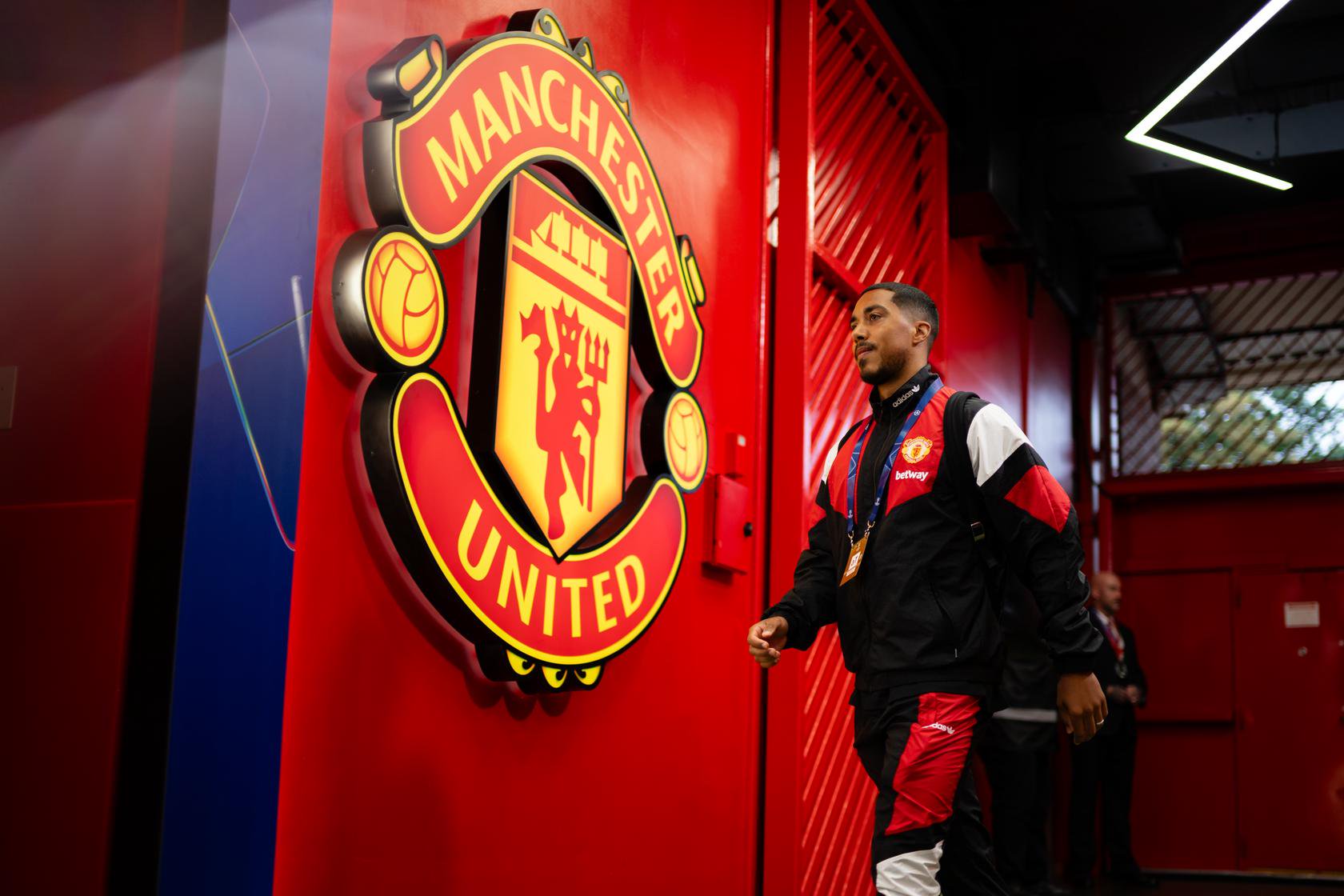 Youri Tielemans arriving at Old Trafford