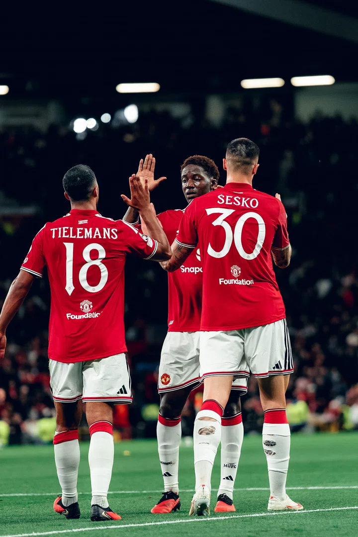 High-five for Kobbie Mainoo