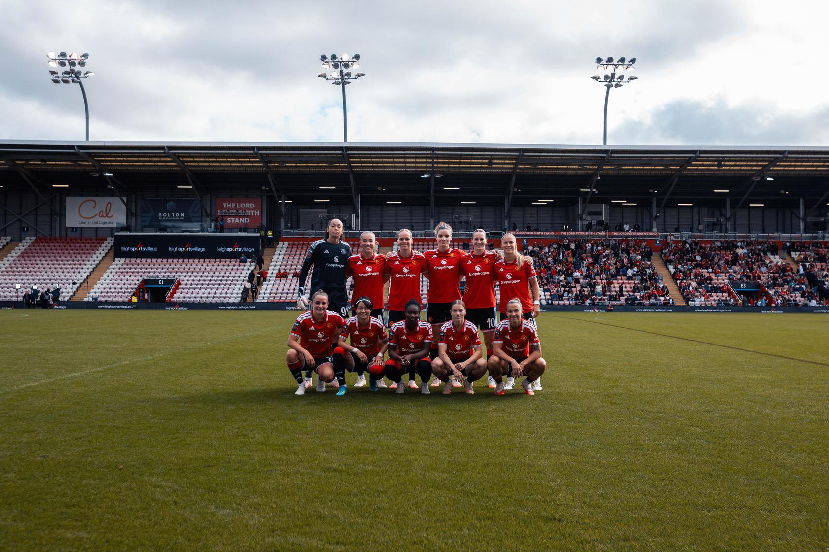 United Women team photo v Arsenal