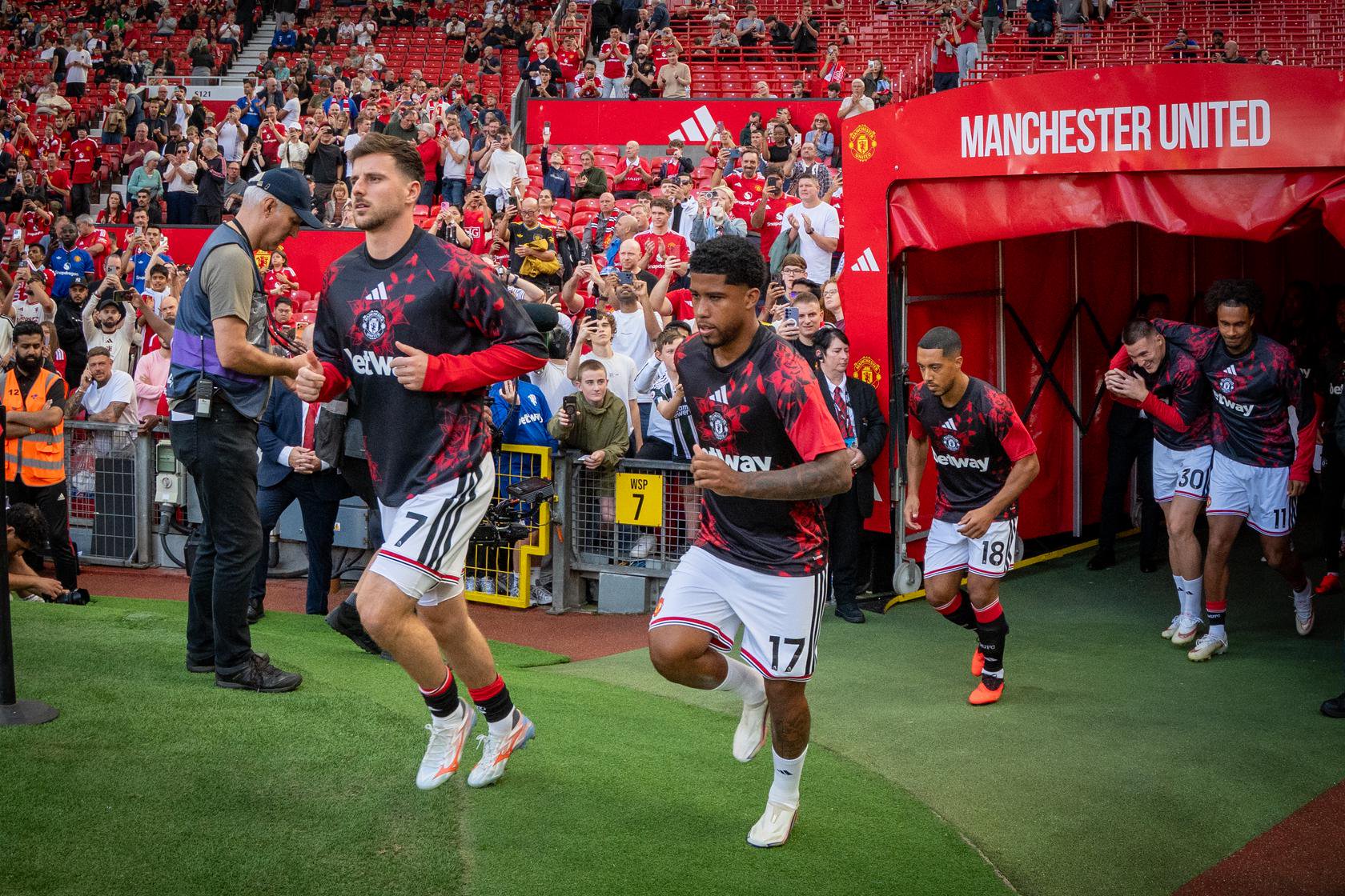 Leon scores winner for Canada at World Cup | Manchester United