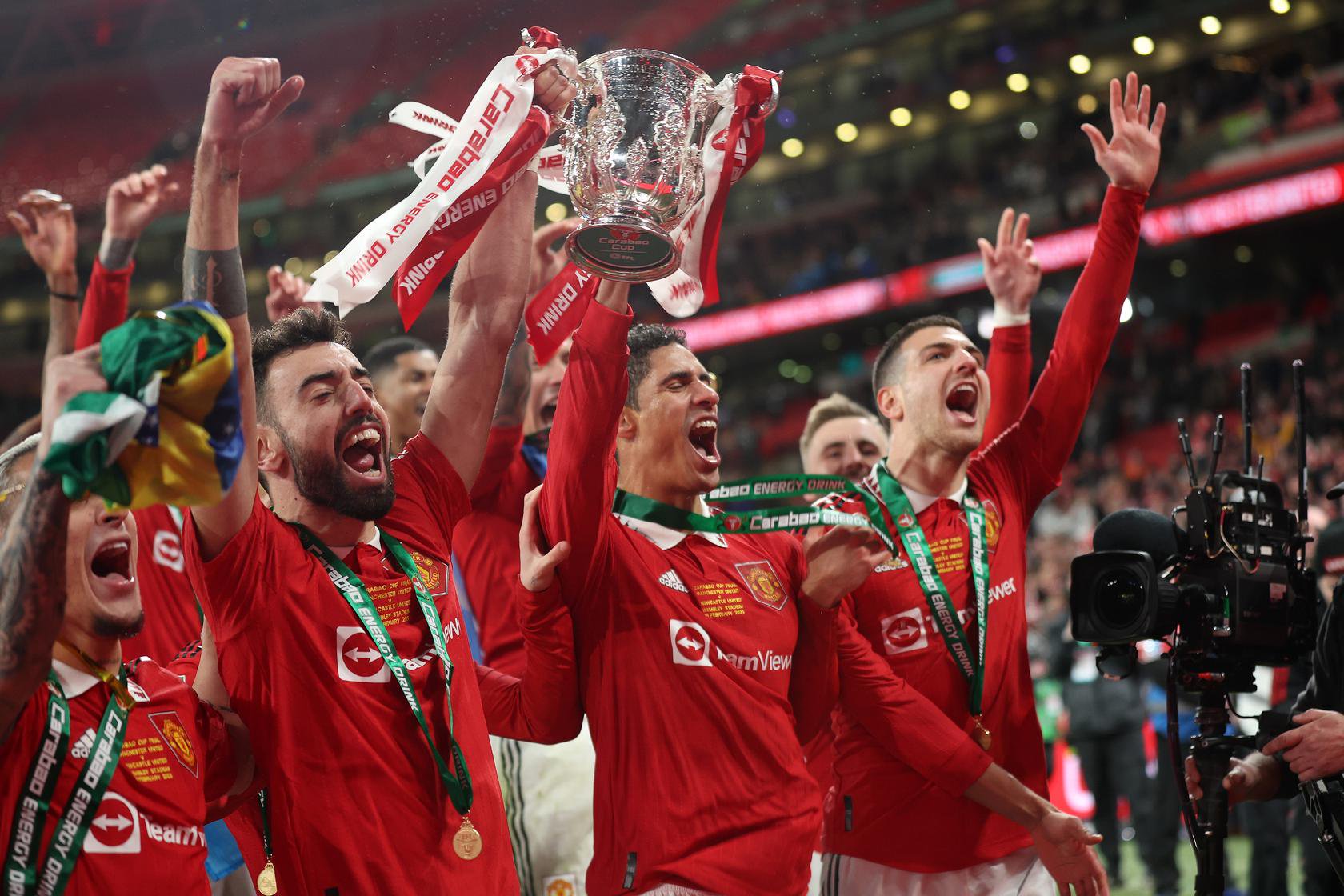 Man Utd celebrate with Carabao Cup trophy in 2023