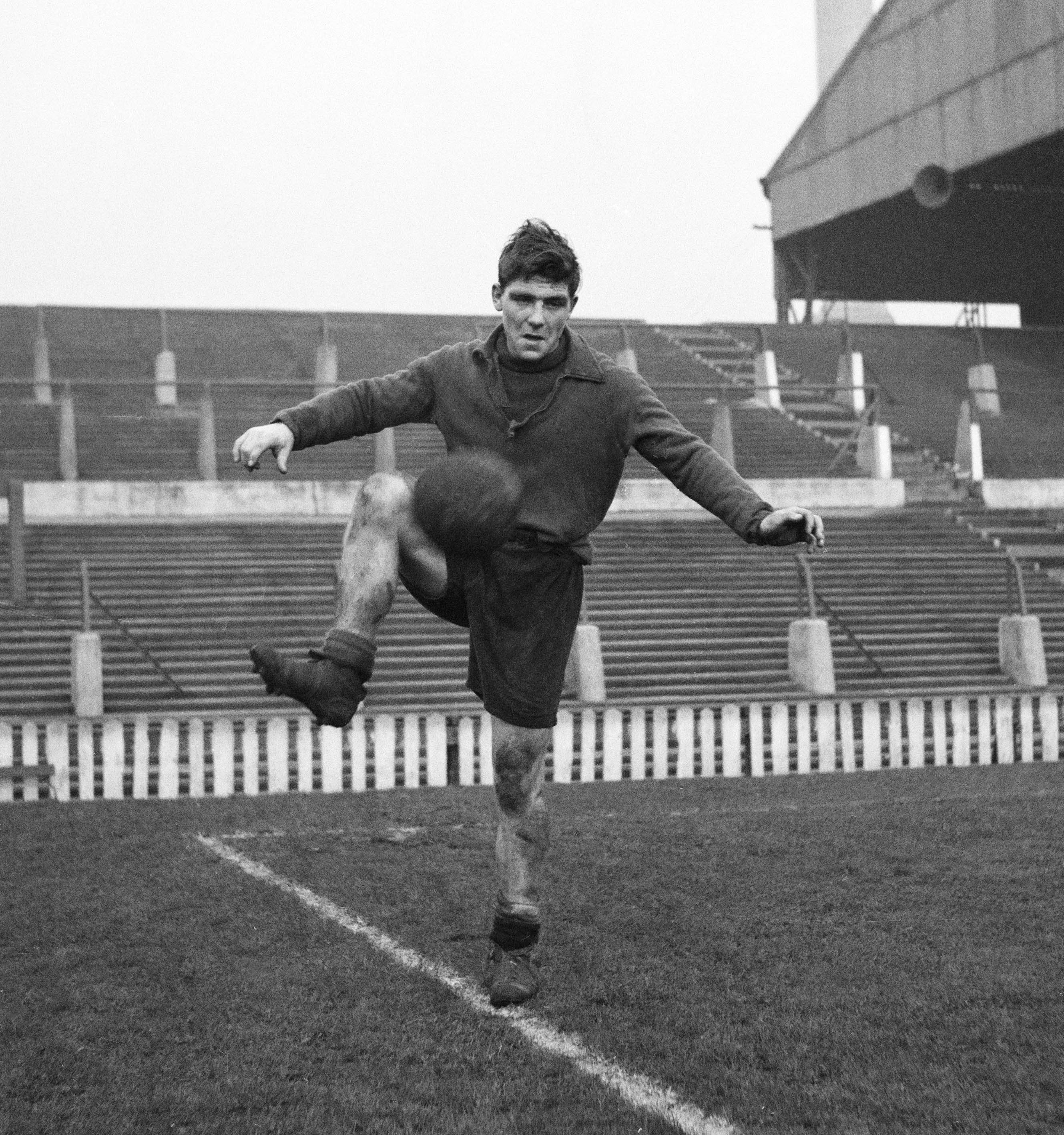Duncan Edwards in training