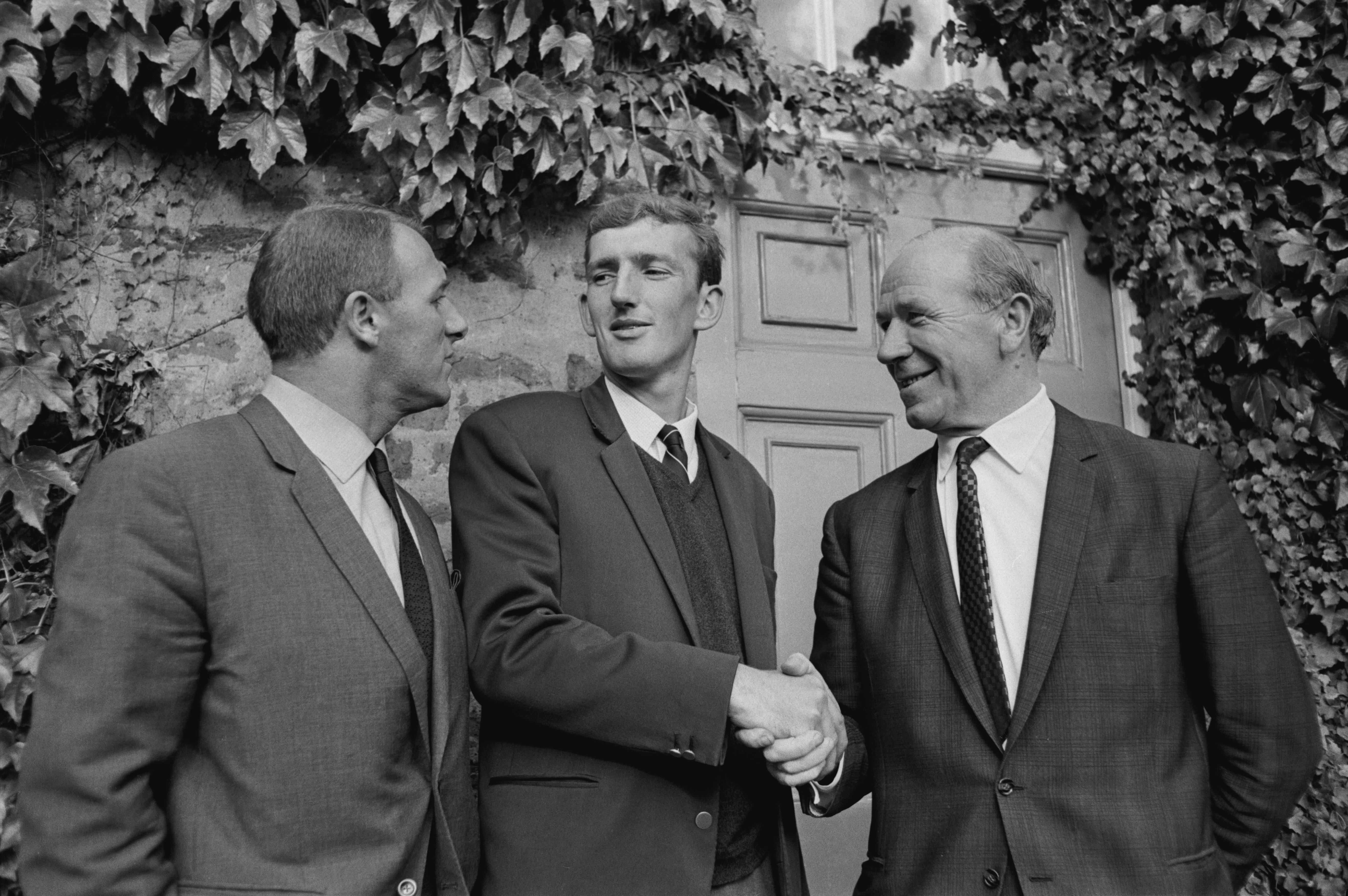Alex Stepney leaves Chelsea for United
