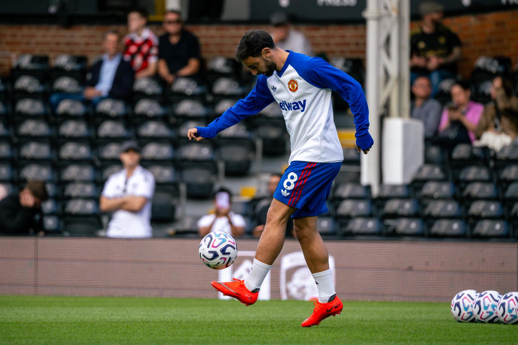 Bruno Fernandes kicking up a ball at Fulham
