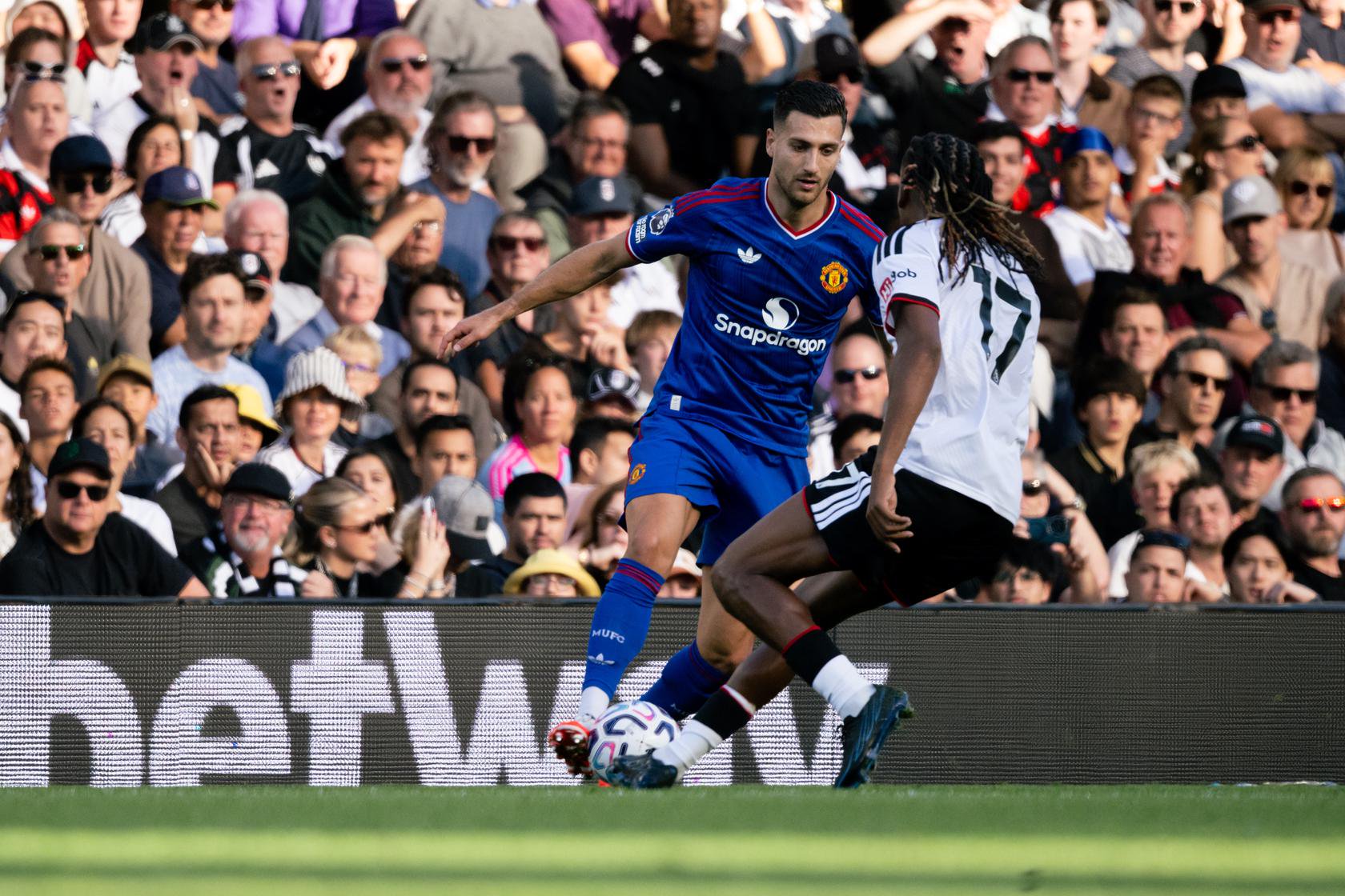 Michael Carrick kembali ke susunan pemain yang sama di laga lawan Fulham
