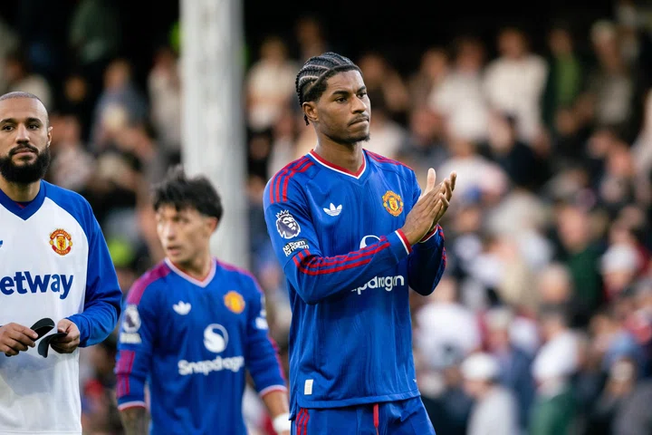 CĐV M.U nóng mắt với 1 cầu thủ ở trận hoà Fulham 1 Carrick reveals Rashford picked up an "issue" | Manchester United