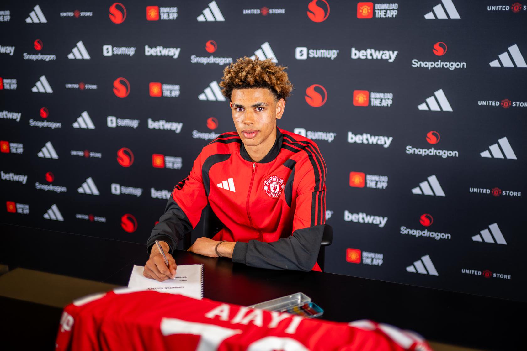 Noah Ajayi signs his United deal