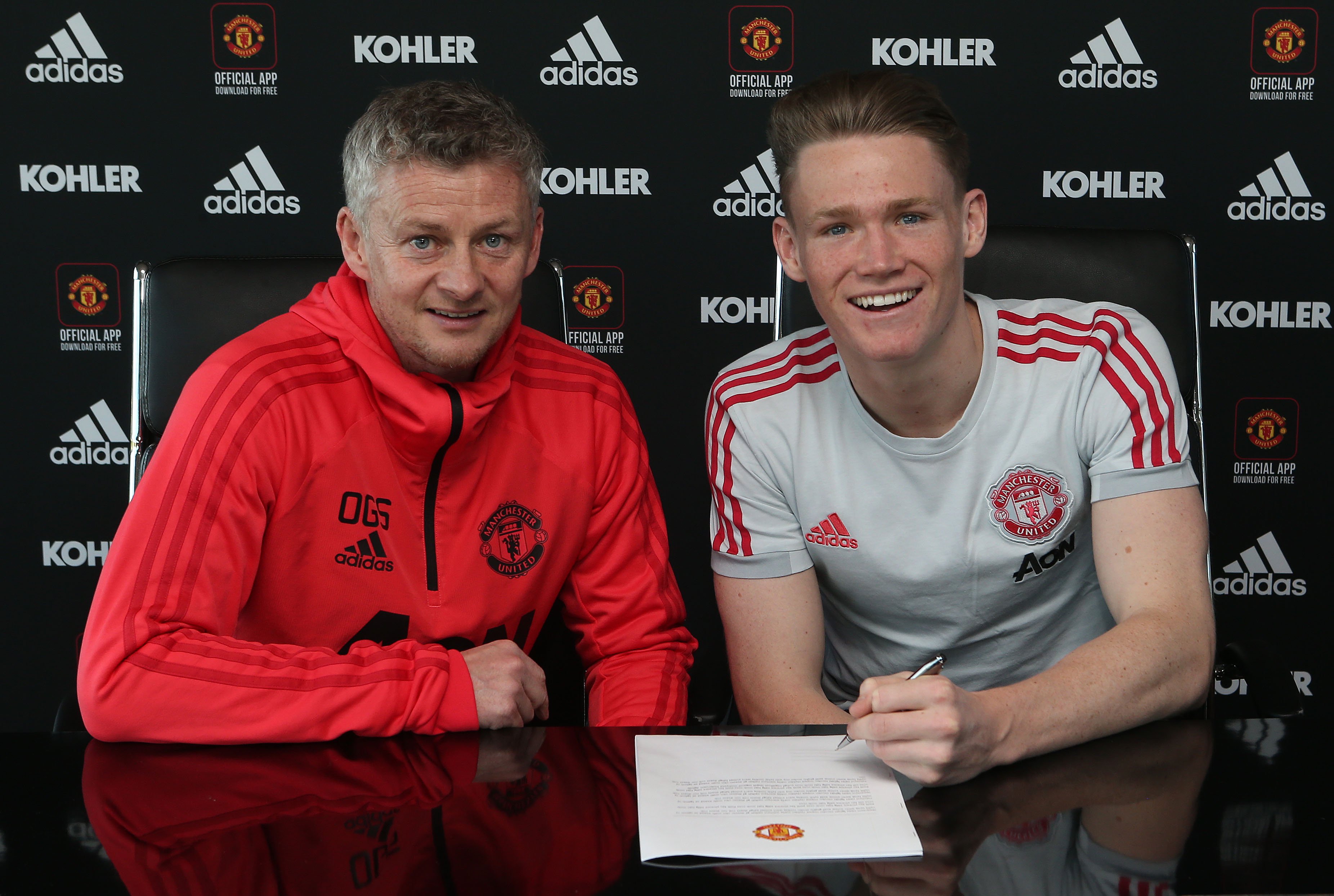 McTominay signs new contract at United