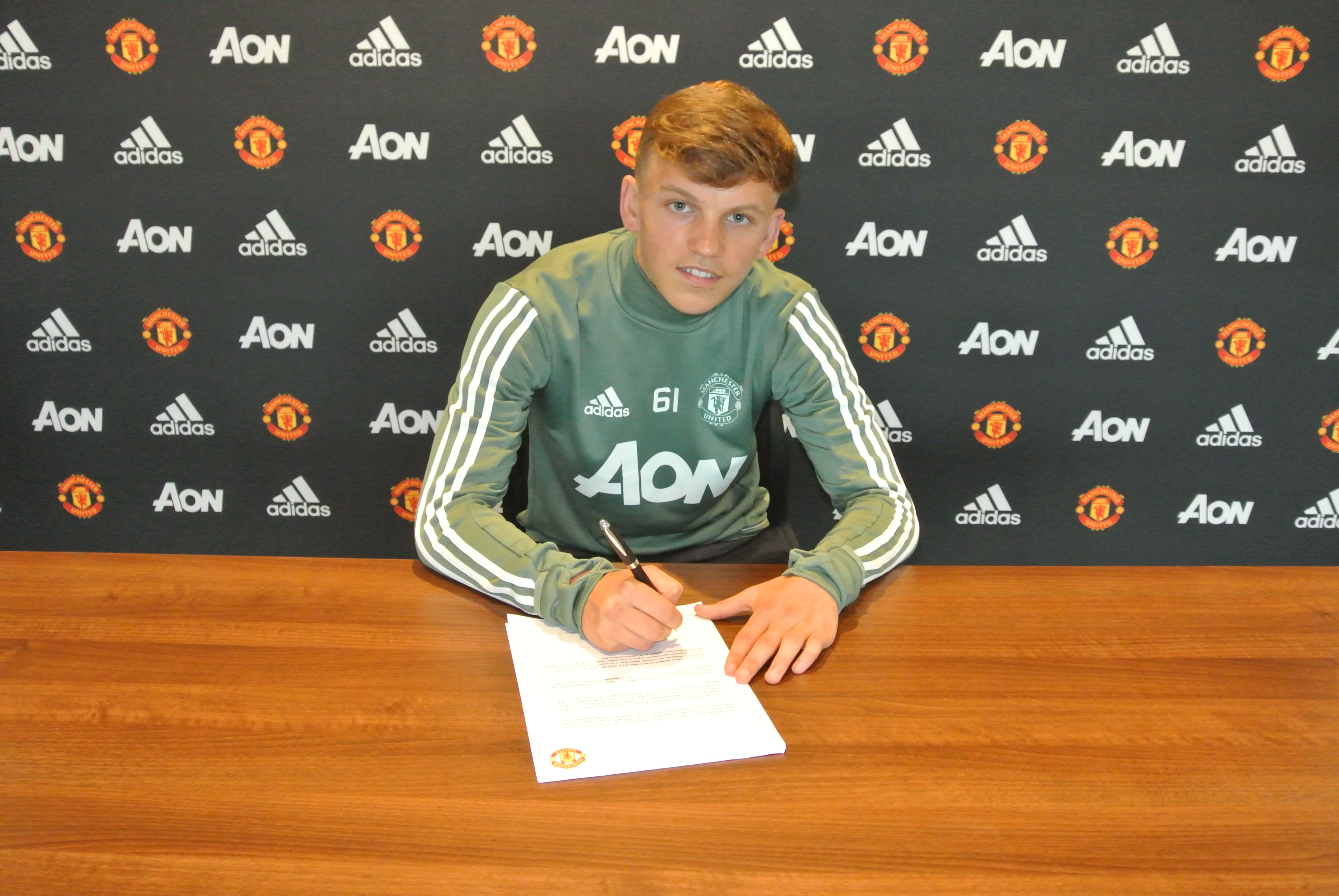 McGhee signs first pro contract at United