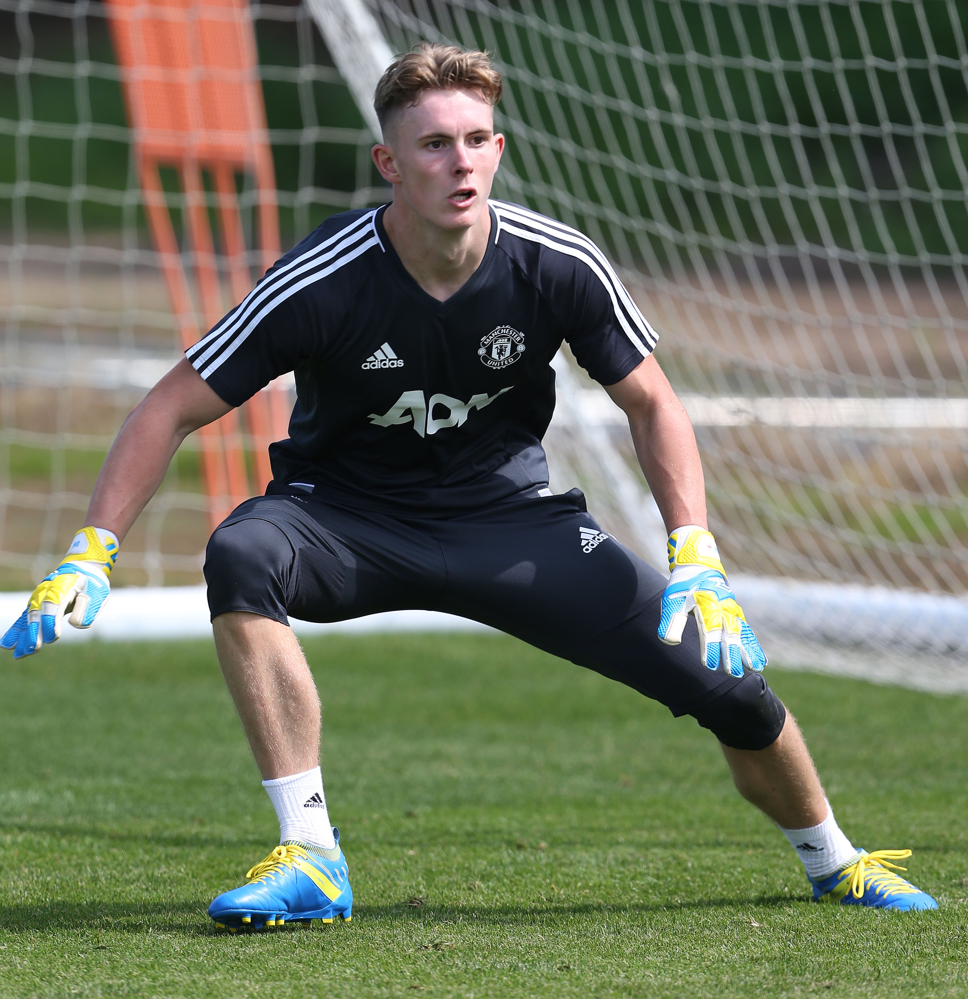 Henderson joins Sheffield United on loan