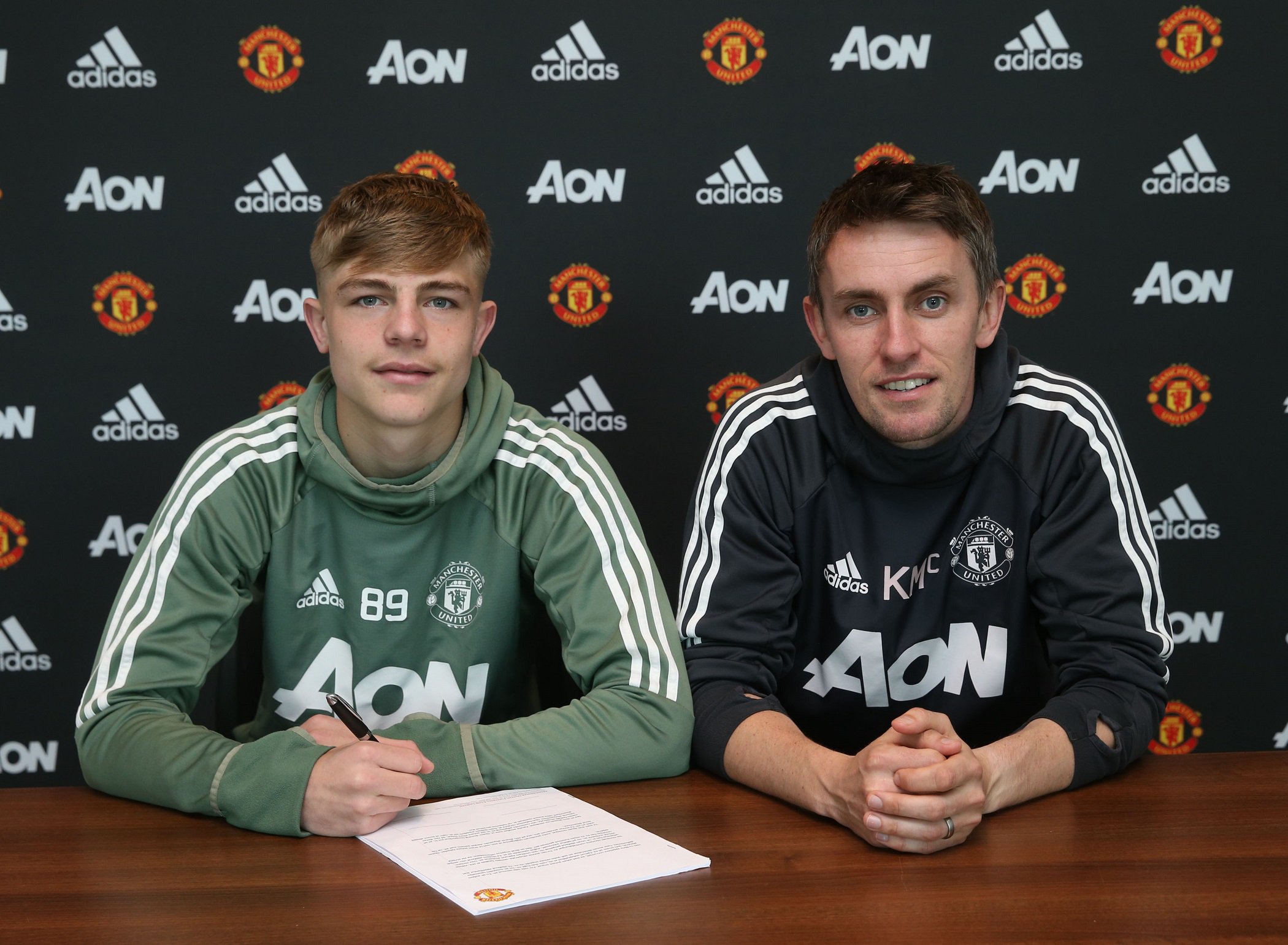 Williams signs professional contract