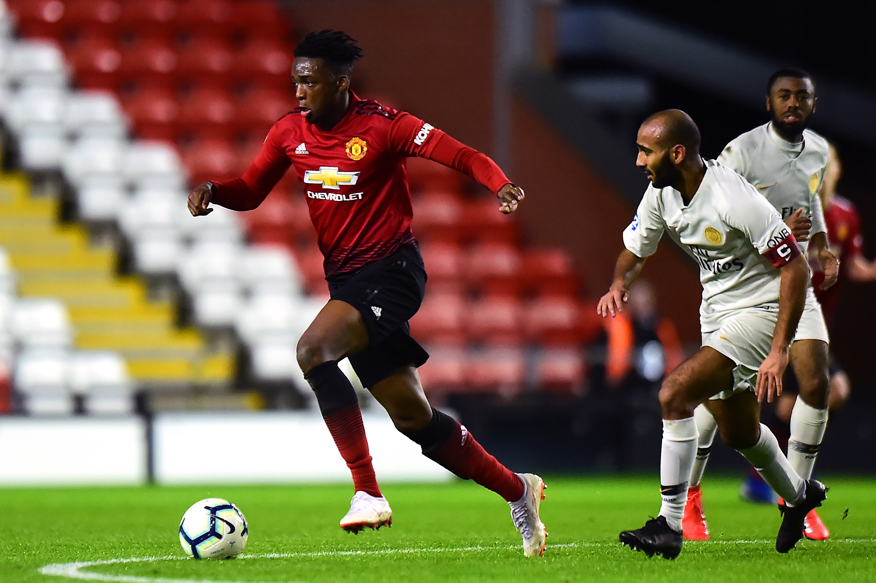 Willock completes loan move to Crawley Town